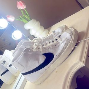 Nike Blazers Gently used ( worn maybe once) size 10